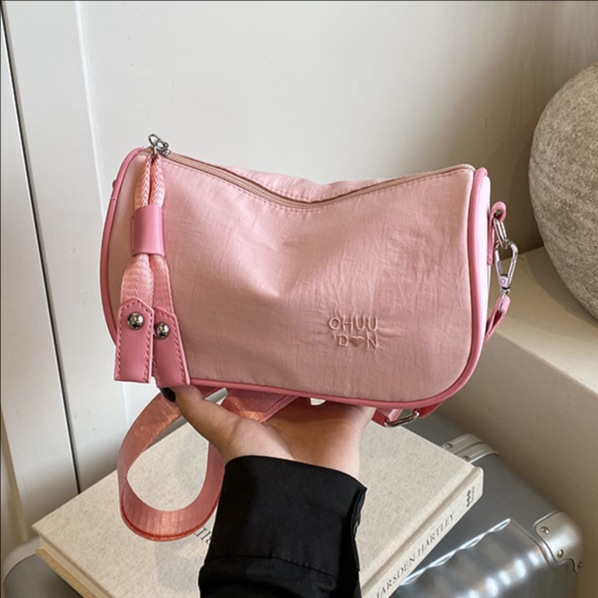 Fashionable pillow bag 2025 Summer new solid color small square bag, versatile women's bag, high-end single-shoulder bag, bestseller crossbody bag full figure