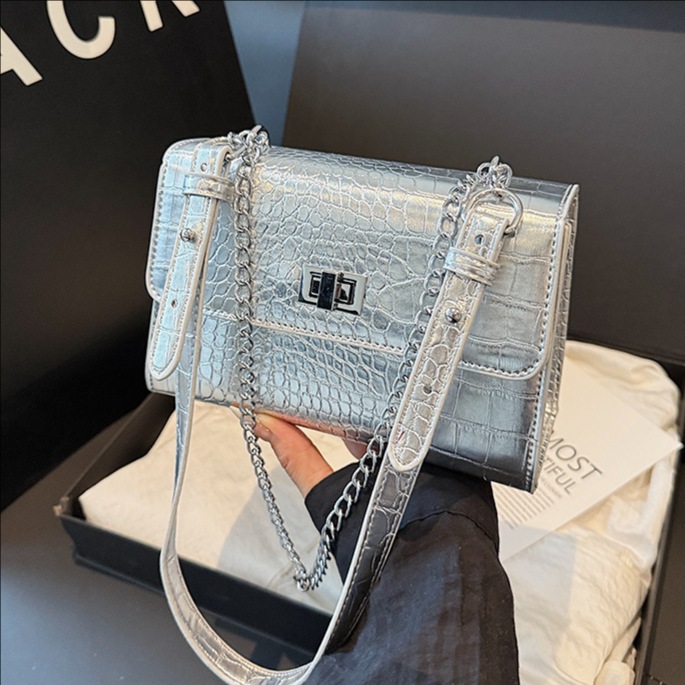 Factory-customized cross-border best-selling women's bags, crocodile-patterned chain small square bags, retro and versatile single-shoulder crossbody bags, underarm bags full figure