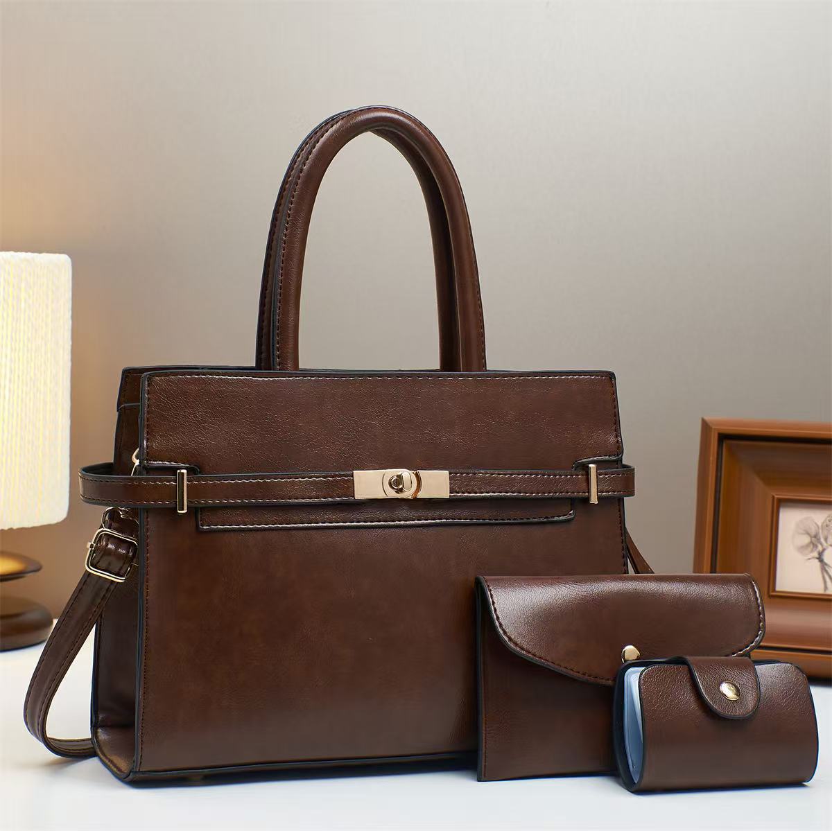 This year, a new set of three-piece hand-held shaping bags for cross-border trade is in vogue. These are simple and high-quality women's bags for foreign trade Specification drawing