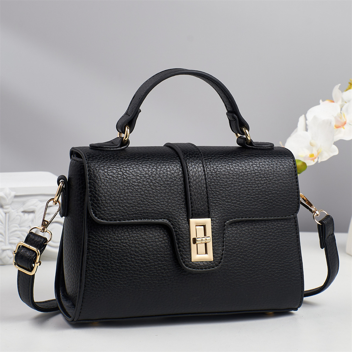 2025 Summer New fashionable commuter women's bag, high-end mom's bag, foreign trade trend, large capacity, versatile single-shoulder crossbody bag Application Scenario