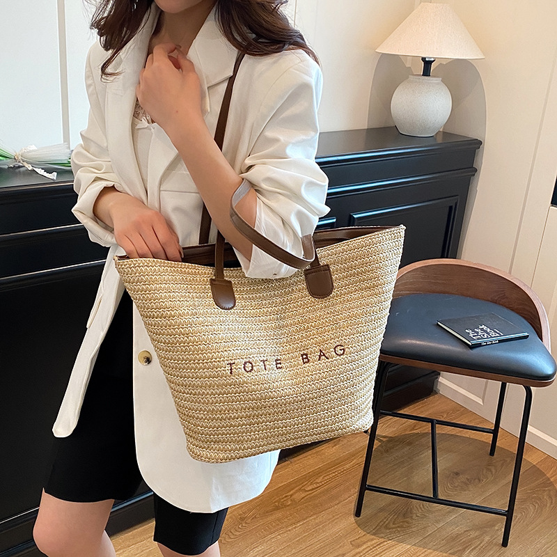 2025 New summer trend straw woven tote bag, women's fashion letter woven single-shoulder bag, beach vacation bag Application Scenario