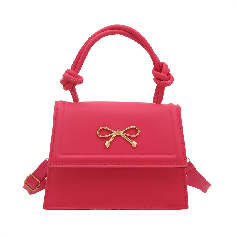 This year, high-quality bags are in vogue for women's summer 2025. The new fashionable single-shoulder crossbody bag with a bow is a small square bag for women Item Picture