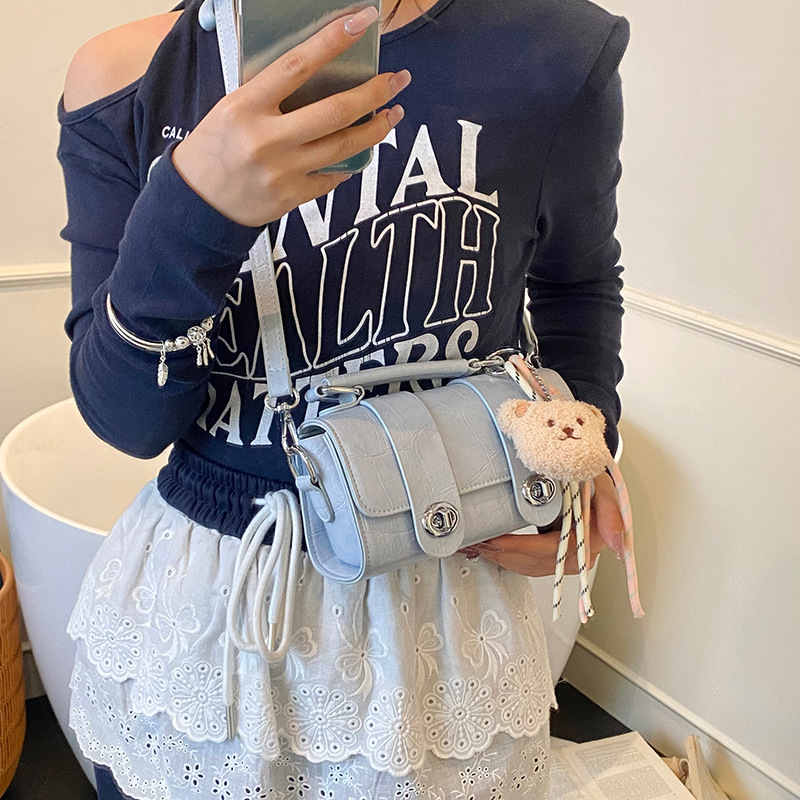 A fashionable and stylish solid-color simple and versatile handbag, a new high-end casual commuting single-shoulder crossbody bag for women in 2025 Specification drawing