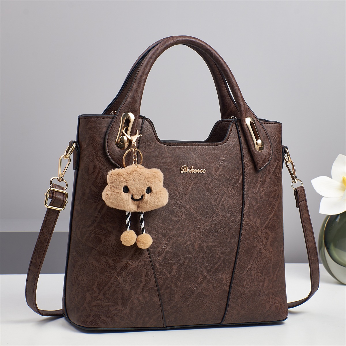 A new Spring 2025 live-streaming bestseller, a large-capacity, high-end, single-shoulder, simple and stylish women's handbag for commuting details Picture