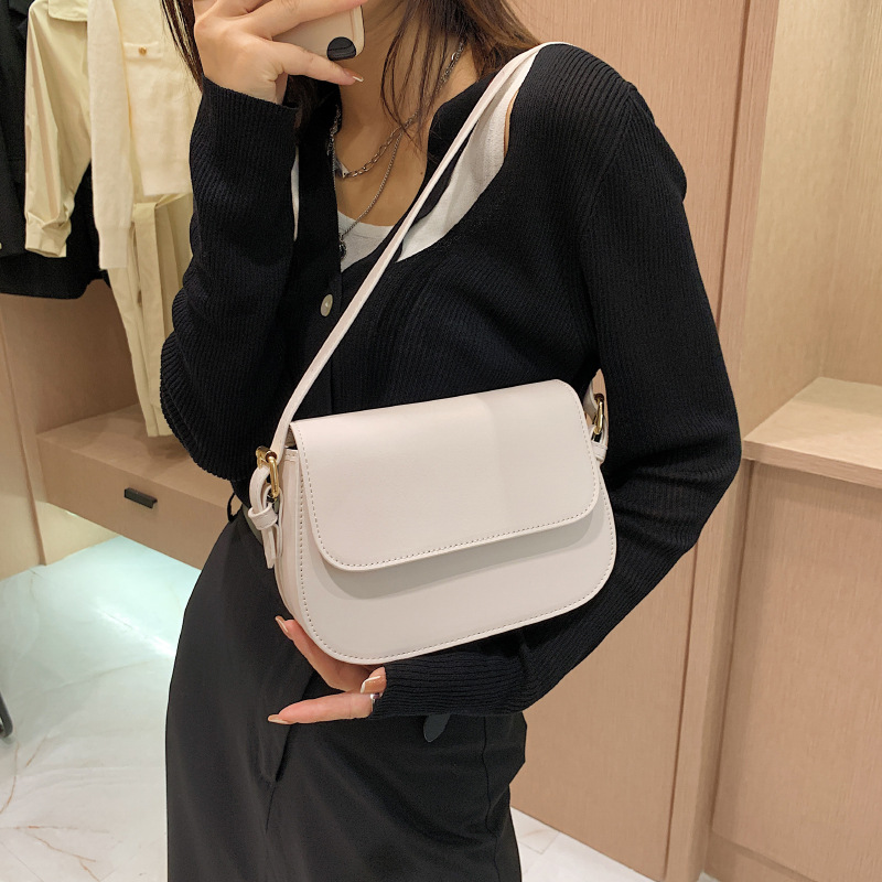 2025 New Korean-style fashionable, casual and trendy small square bag for women, with a high-end look. Solid color, versatile and stylish single-shoulder crossbody bag details Picture