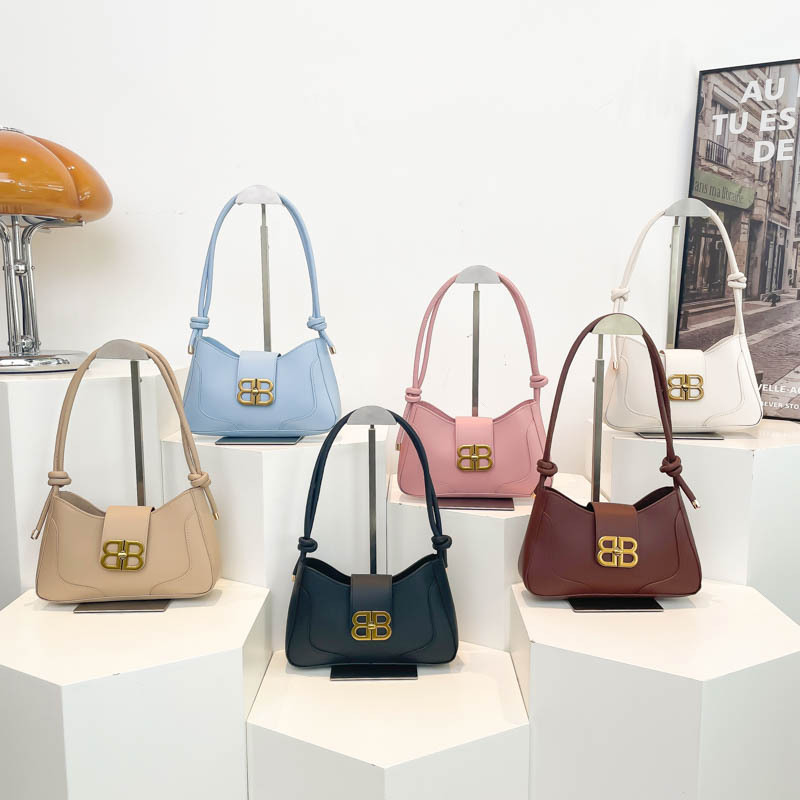 Cross-border trendy women's bag 2024 Autumn new style: Fashionable and simple underarm bag, stylish and versatile single-shoulder crossbody bag Application Scenario