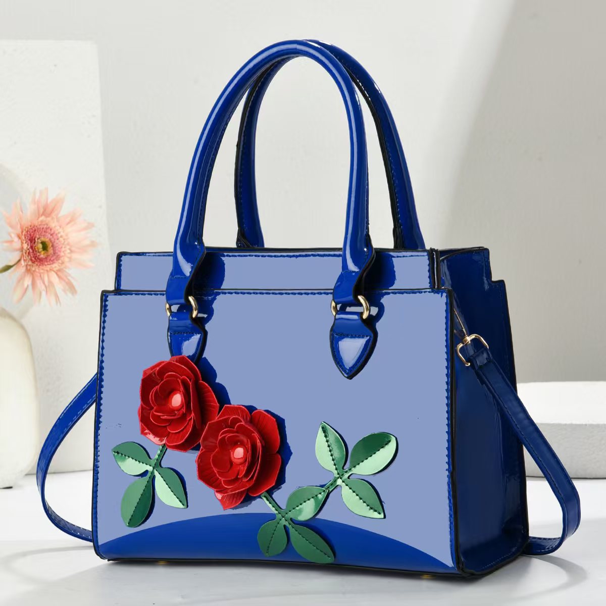 Artificial flower decorated versatile and fashionable handbag, 2025 new style mom gift, high-end and stylish single-shoulder crossbody bag Application Scenario
