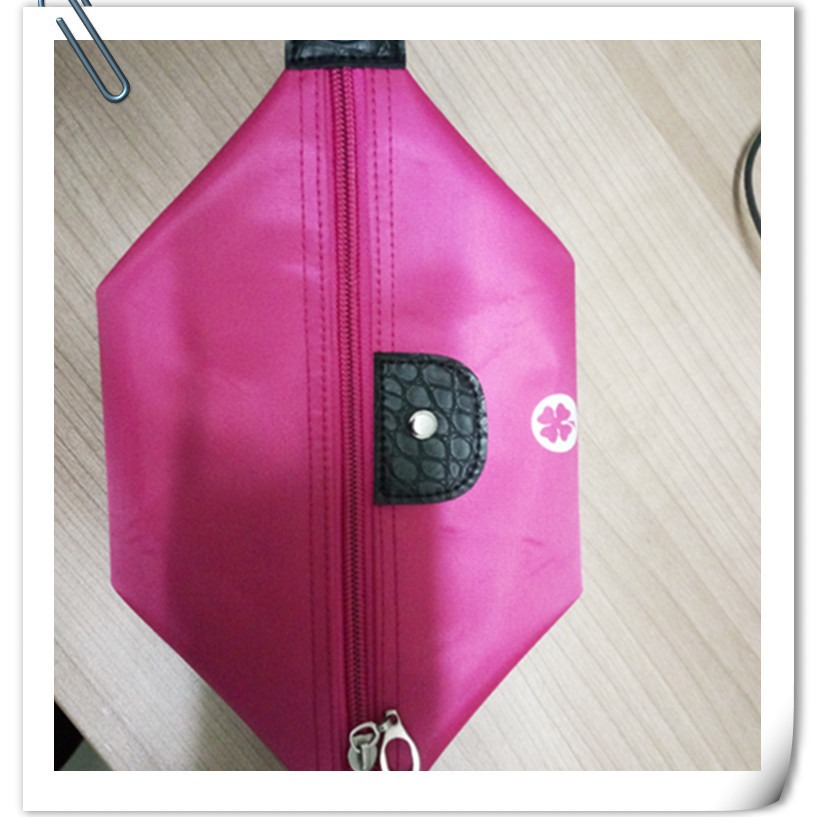 T New style dumpling makeup bag Korean version large-capacity waterproof makeup bag storage bag printed LOGO advertisement customization Application Scenario