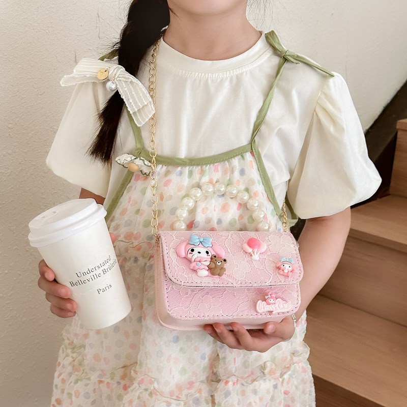 The new lace pearl bow small square bag is stylish and versatile. The chanel-style girls' crossbody bag is a trendy children's small bag details Picture