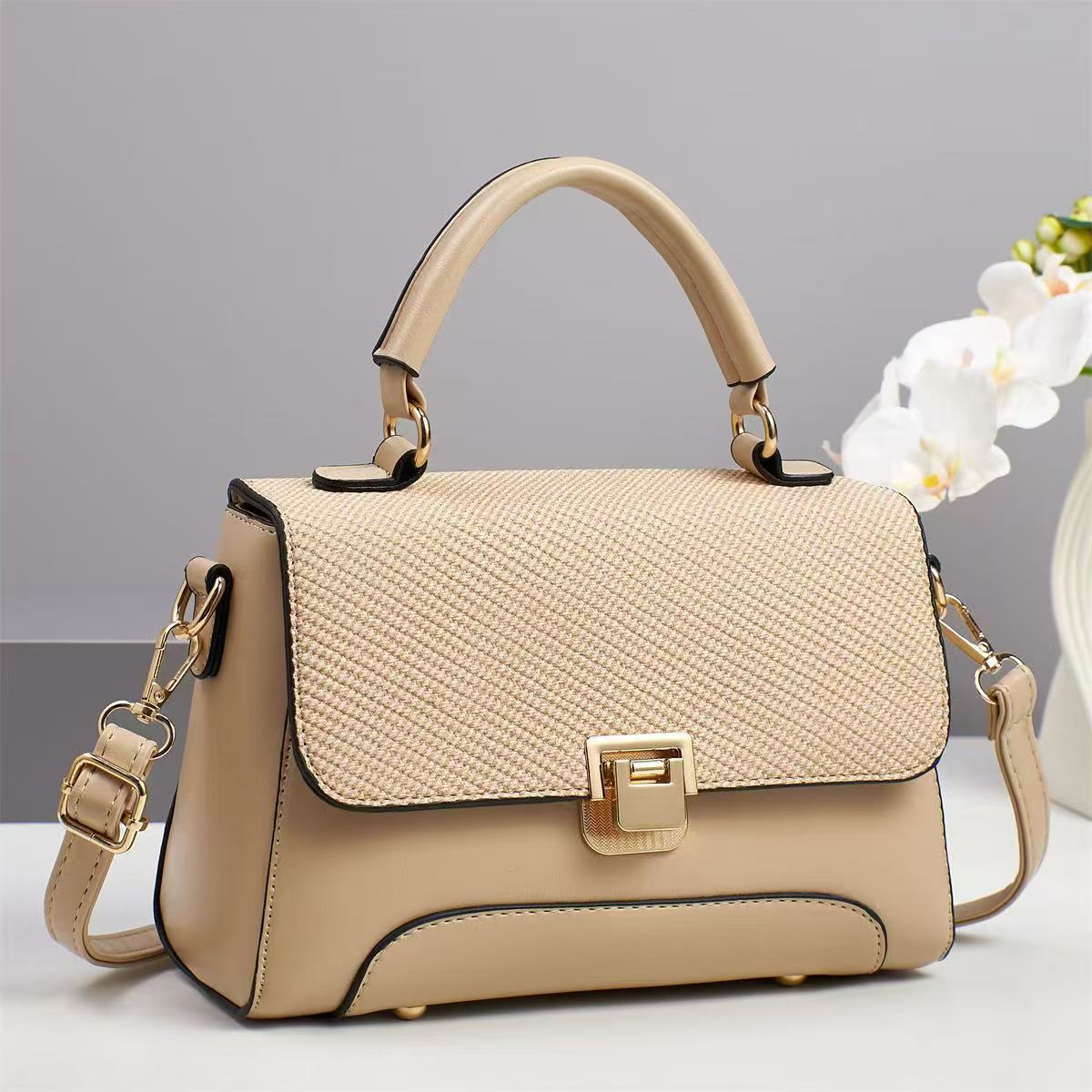 The new macaron high-appearancy-level fashionable handbag with a patchwork cover, single-shoulder bag, cross-border Korean version trendy crossbody bag Application Scenario