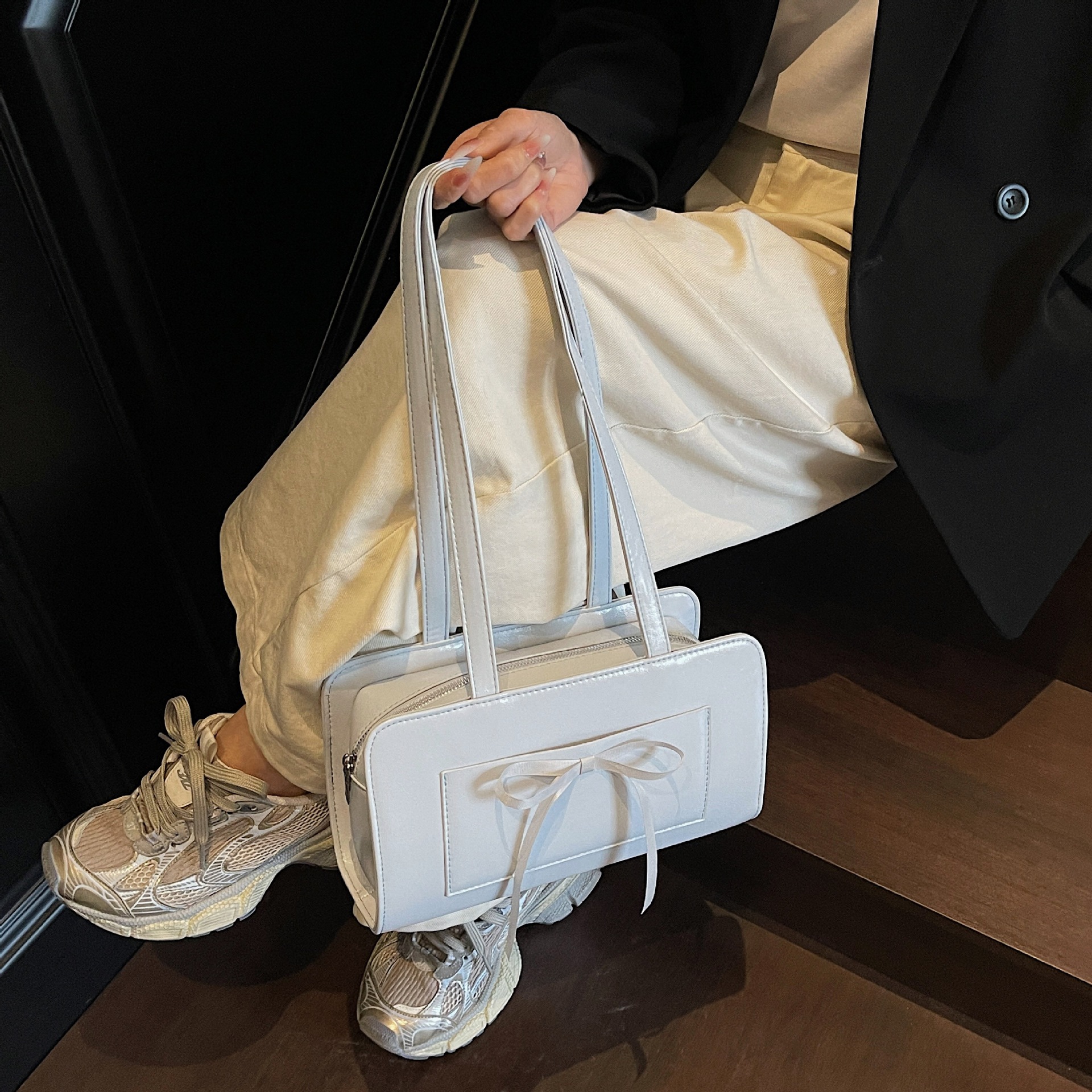 A niche quality underarm bag for women in 2025, a trendy and fashionable Korean-style bow tote bag, a hand-held commuter bag Specification drawing