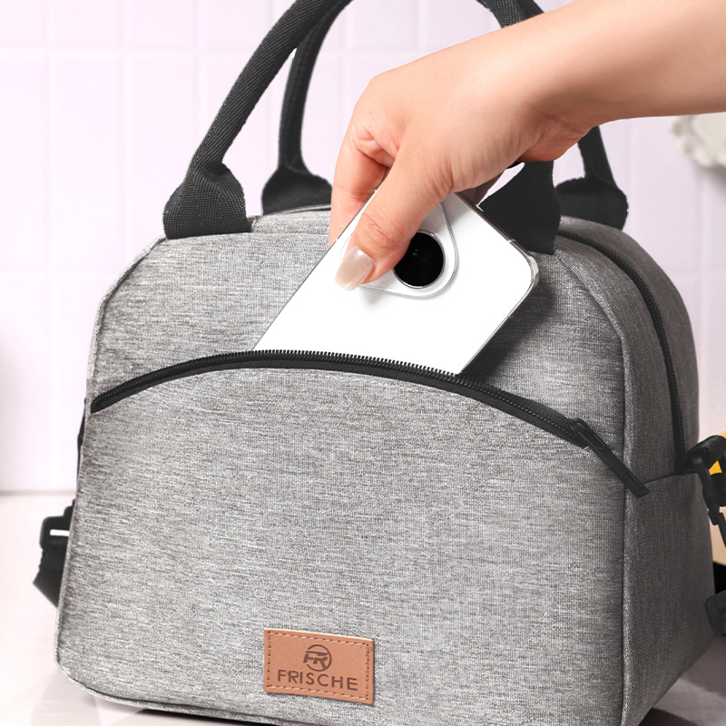 Runhui Food Fashion semi-round meal bags with rice insulation bags, large-capacity lunch box bags, waterproof ice packs, office worker bento bags Application Scenario