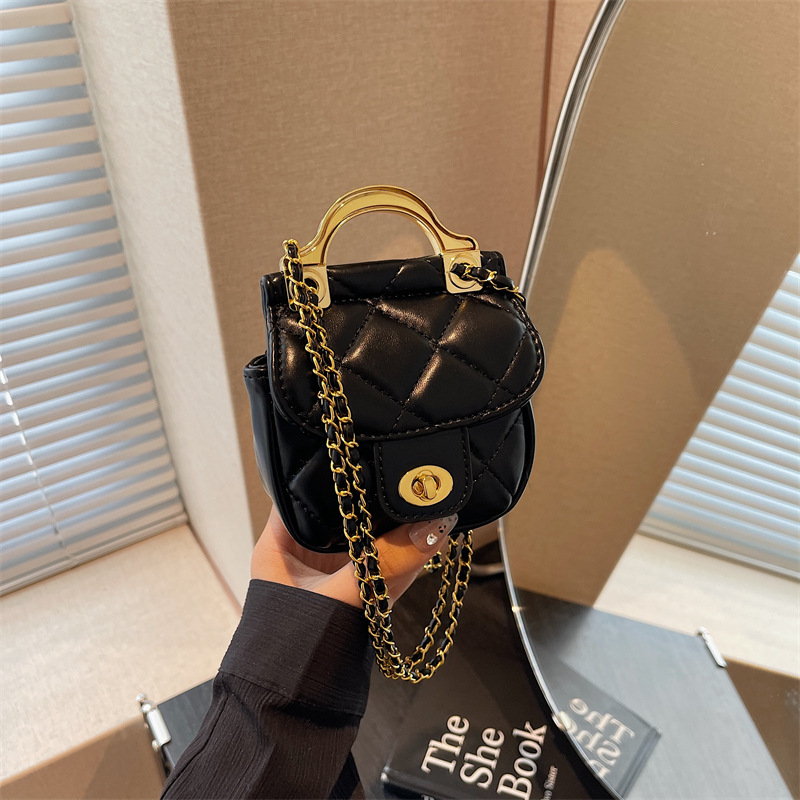 Mini diamond-shaped chain small bag opening red envelope 2024 new high-end, exquisite and small earphone case, hand-held crossbody bag details Picture
