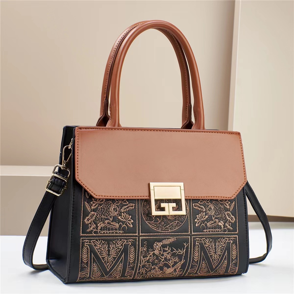 The new summer single-shoulder crossbody bag from the manufacturer for 2024 is elegant, versatile and fashionable. It's a bestseller for women Specification drawing