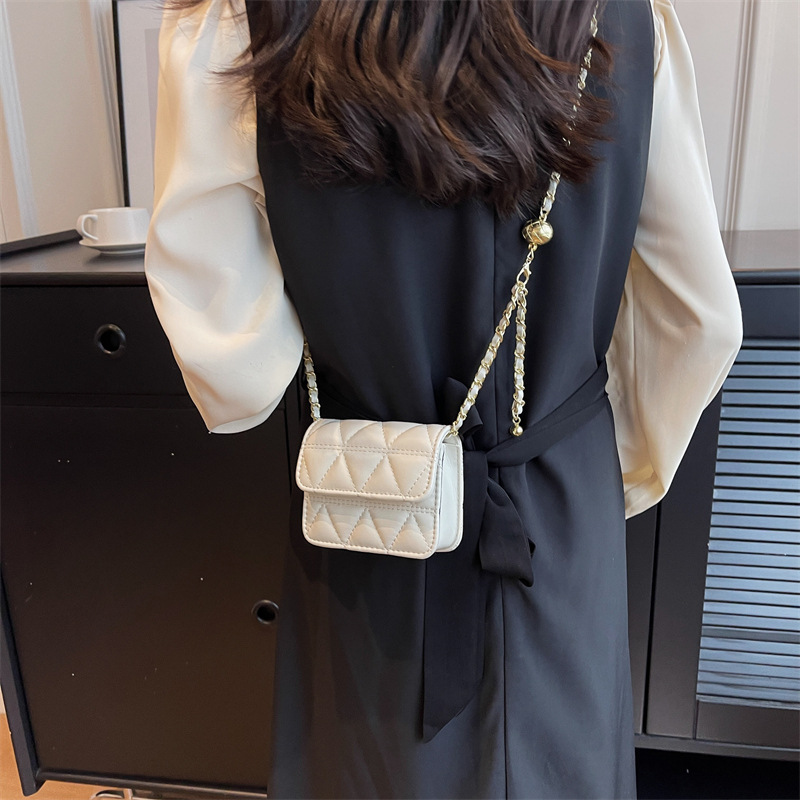 Cross-border diamond-shaped chain bag, versatile small square bag, women's 2025 summer new fashionable and trendy single-shoulder bag, stylish crossbody bag Application Scenario