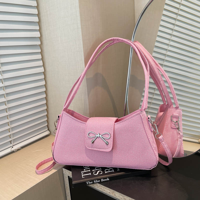 This year, underarm bags are in vogue. The new spring 2025 fashion handbag is a versatile single-shoulder crossbody bag full figure