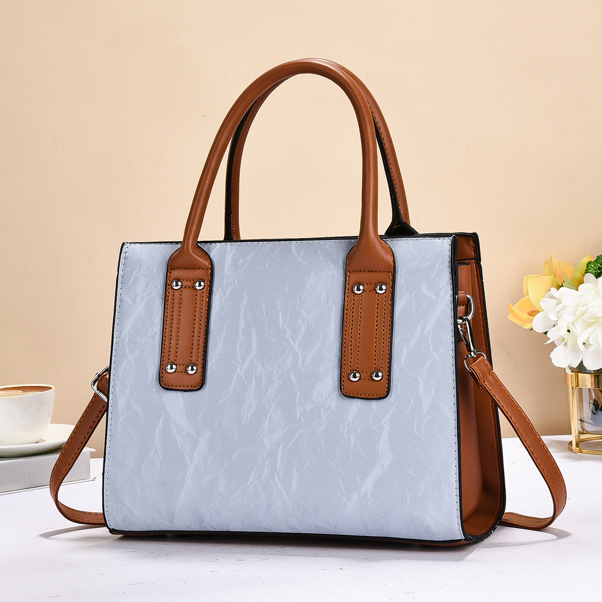 Plush pattern foreign trade bag for women, 2025 new style, large-capacity single-shoulder handbag for women, cross-border handbag Application Scenario