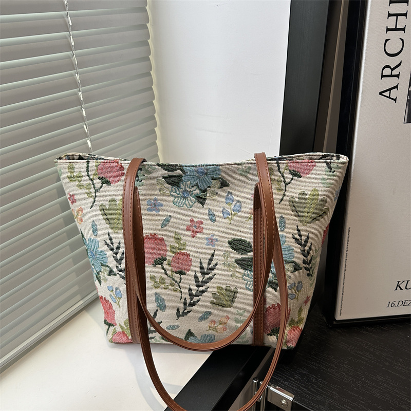 Korean-style printed underarm bag 2025 summer new large-capacity single-shoulder bag, trendy and fashionable commuter casual tote bag full figure