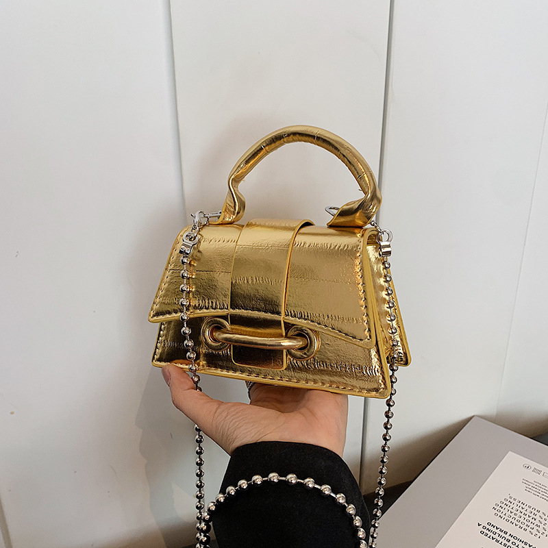 The new summer 2024 collection features a shiny, stylish, versatile, and simple small square bag with a shoulder and hand-held design full figure