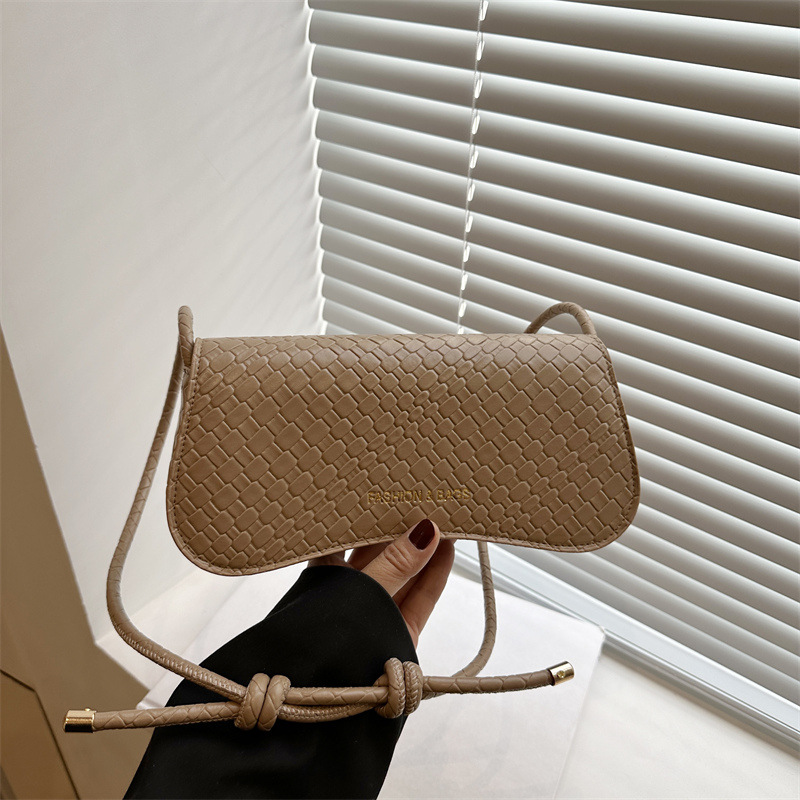Retro trend small square bag 2025 Summer new style bag, women's fashionable and simple single-shoulder bag, casual commuting crossbody bag full figure