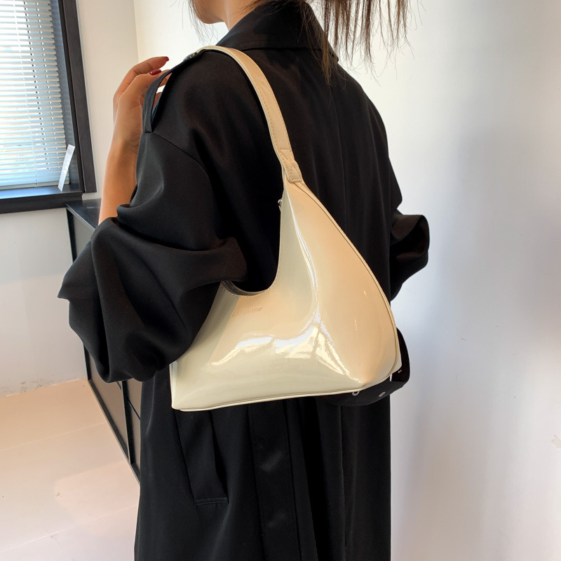 Korean niche patent leather bags, women's baguette crescent-shaped bag, women's single-shoulder bag, women's handbag, high-quality and fashionable underarm bag details Picture