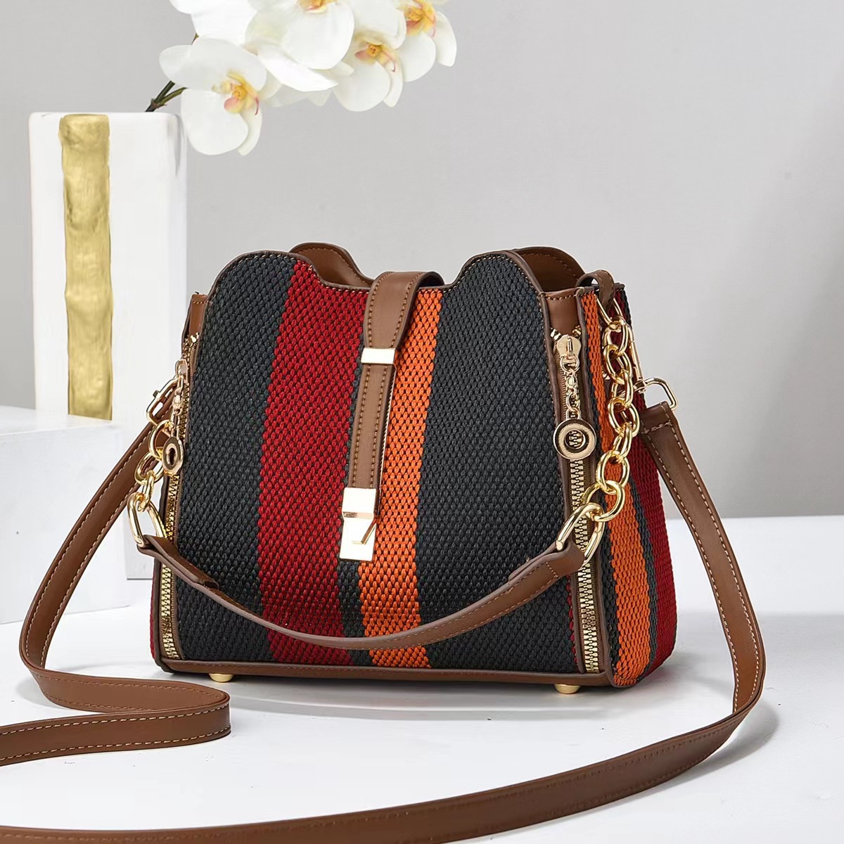 Bag Girl 2024 New style fashionable bucket bag for women, summer versatile crossbody bag, student hand-held shoulder bag delivery service full figure