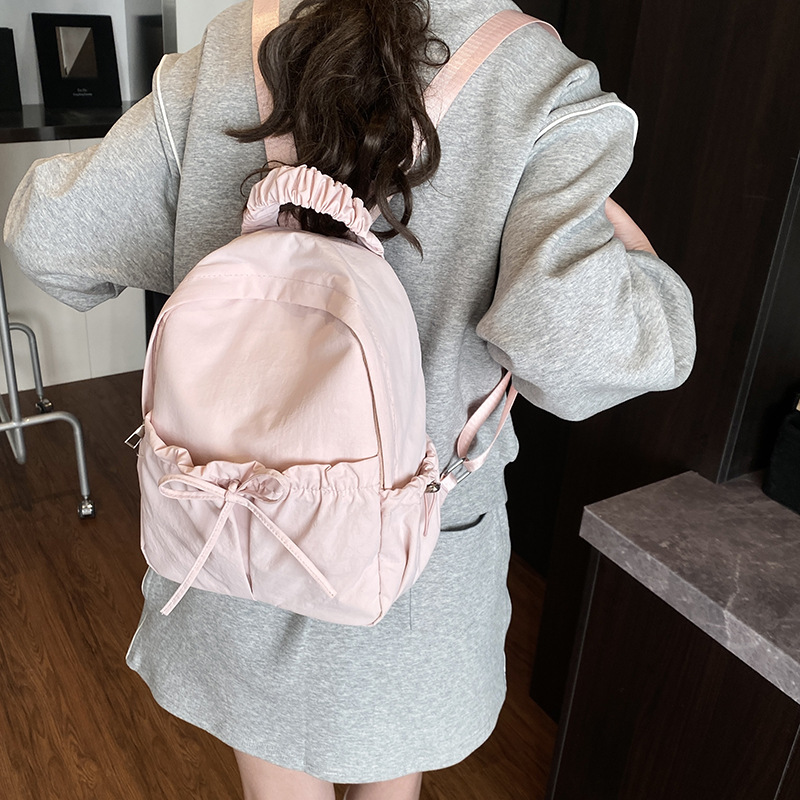 The 2025 new Korean-style niche nylon backpack is a lightweight and versatile travel and outdoor backpack with a large capacity for students Application Scenario