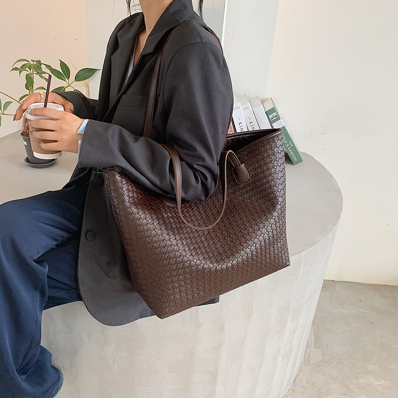 Large-capacity women's bag 2022 Summer new style woven single-shoulder hand-purified color trendy underarm tote bag full figure