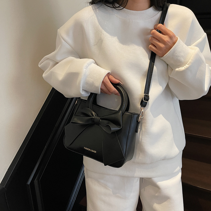 Spring 2025 New bow tote bag for women's commuting to work, large-capacity single-shoulder bag, fashionable underarm bag Specification drawing