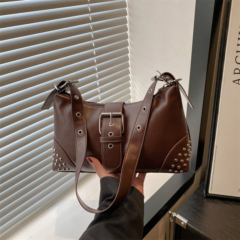 Sweet and cool Girl rivet tote bag for women 2025 New retro underarm bag, large capacity handbag, single-shoulder crossbody bag full figure