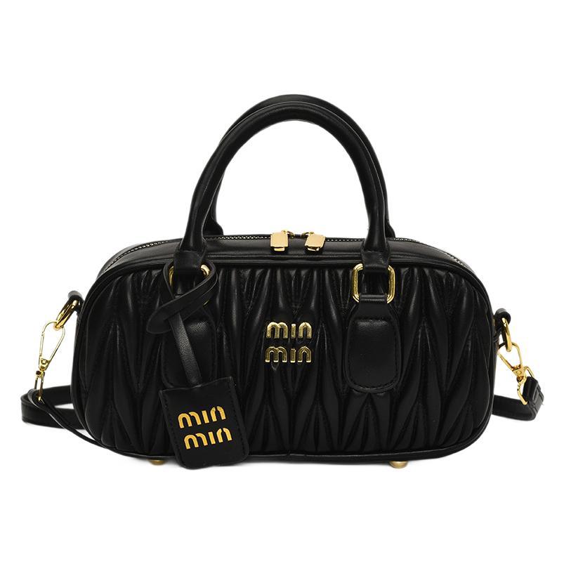 2025 New niche, trendy and fashionable, pleated texture hand-held pillow bag, a high-end and stylish single-shoulder crossbody bag for women Item Picture