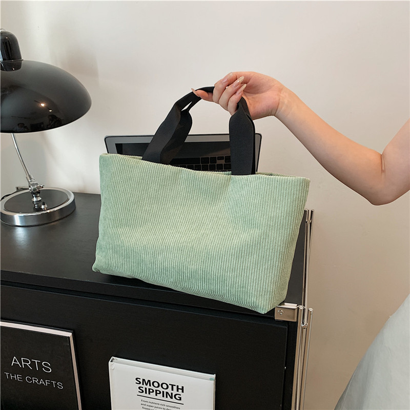 The 2024 new tote bag for women is a simple single-shoulder handbag with a large bucket capacity. It is a gentle and trendy bag for Japanese women Specification drawing