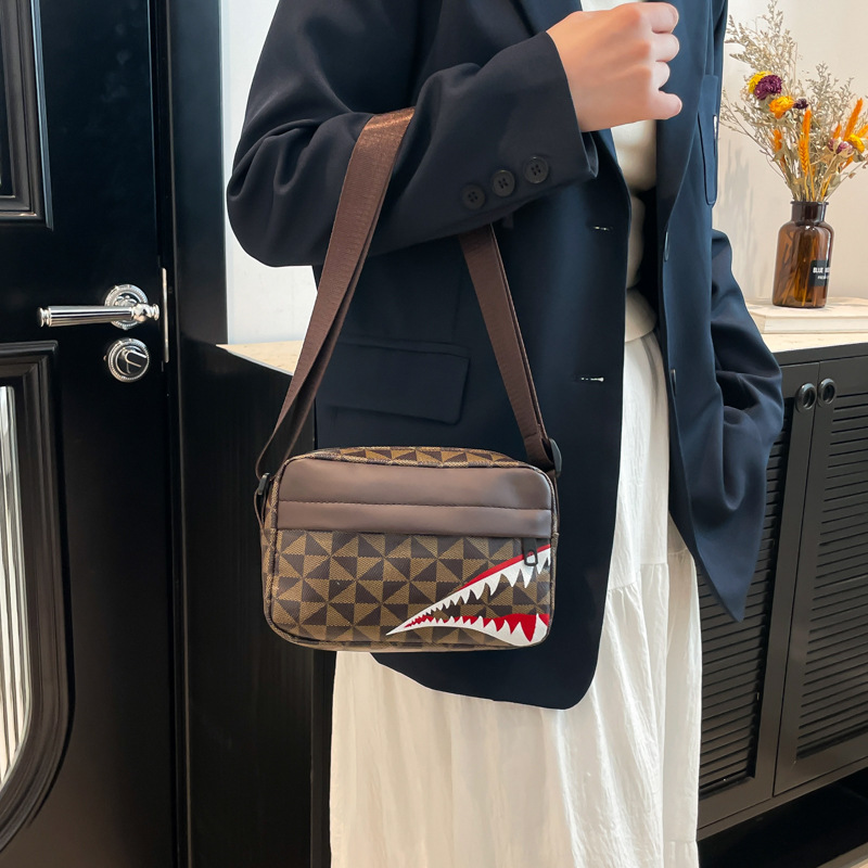 Cross-border single-shoulder bag, small crossbody bag, trendy crossbody large capacity waterproof small backpack, lightweight printed small square bag details Picture
