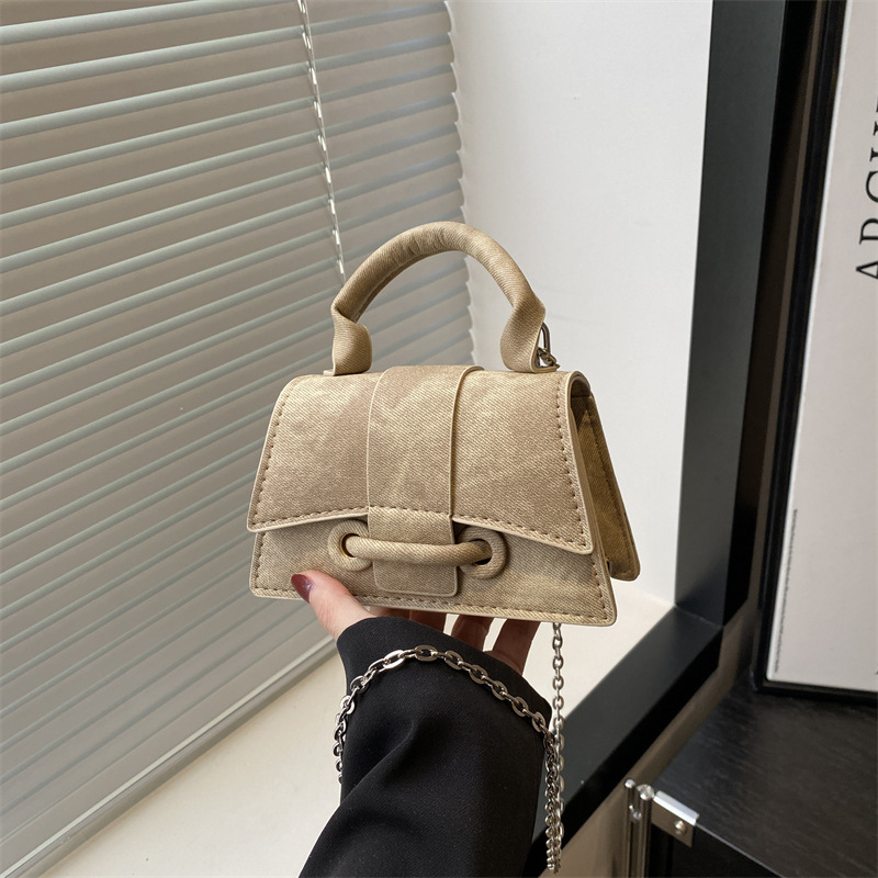 In 2025, come with a new summer fashion, simple and casual solid color, stylish and fashionable hand-held, crossbody and single-shoulder small square women's bag full figure