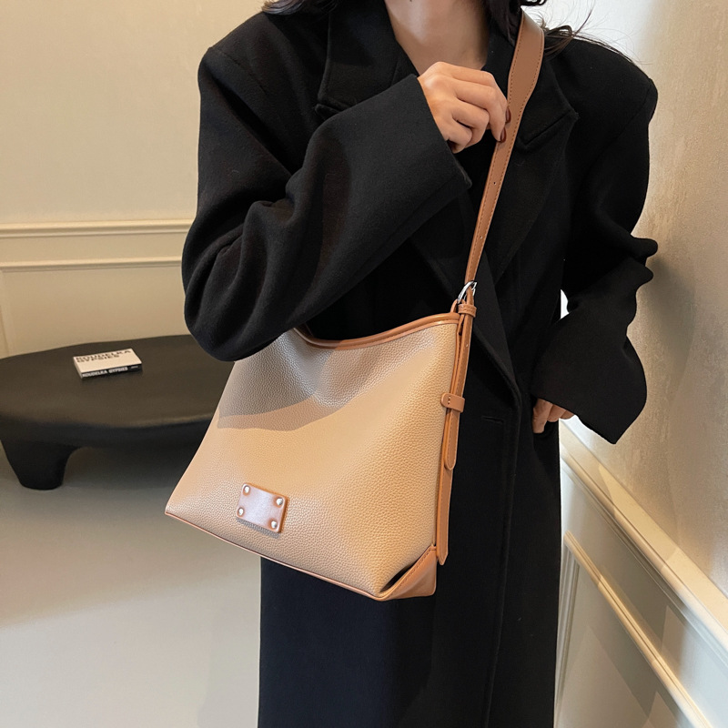 Large-capacity, high-end, color-blocking commuter Tote women's bag 2025 new style, trendy, simple, single-shoulder, underarm bucket bag Specification drawing