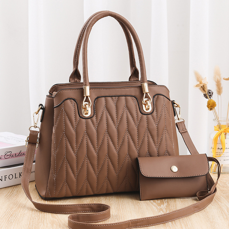 Ladies' embroidered thread handbag 2022 New Style, trendy, simple and elegant, large capacity, single-shoulder crossbody, Korean-style mom and child bag details Picture