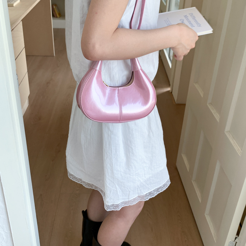This year, the trendy Korean-style single-shoulder bag for women in the summer of 2025 is a versatile ins solid color gentle dumpling bag Specification drawing