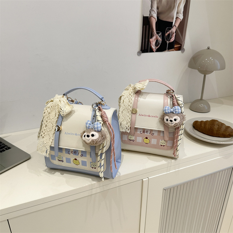 A simple, new and fashionable school-style casual Instagram backpack that is versatile and personalized for women, suitable for shopping, classes and commuting Application Scenario