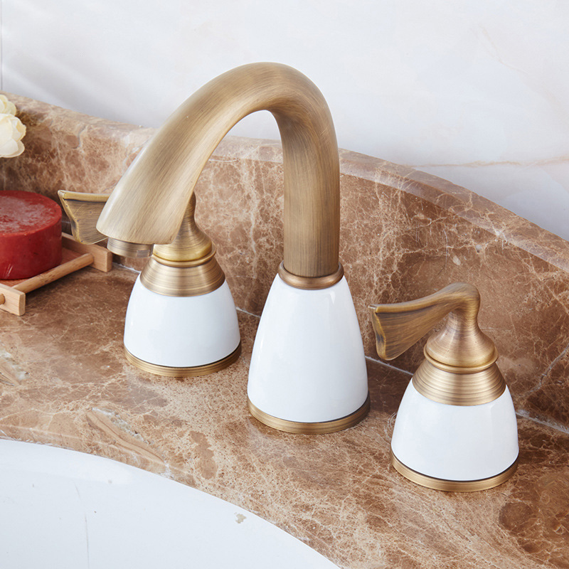 Three-hole antique faucet washbasin, all-copper washbasin, European-style antique three-hole washbasin, cold and hot water faucet details Picture