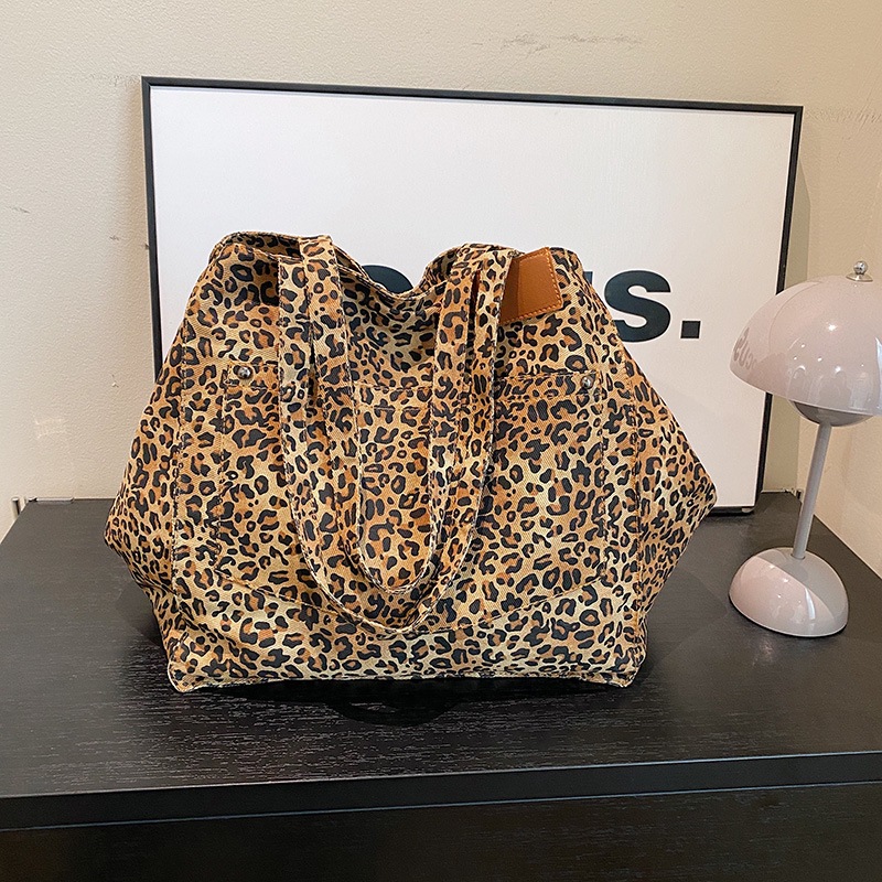 Leopard print canvas large-capacity casual 2024 personalized and fashionable new trend hand-carry commuter single-shoulder tote bag for women full figure