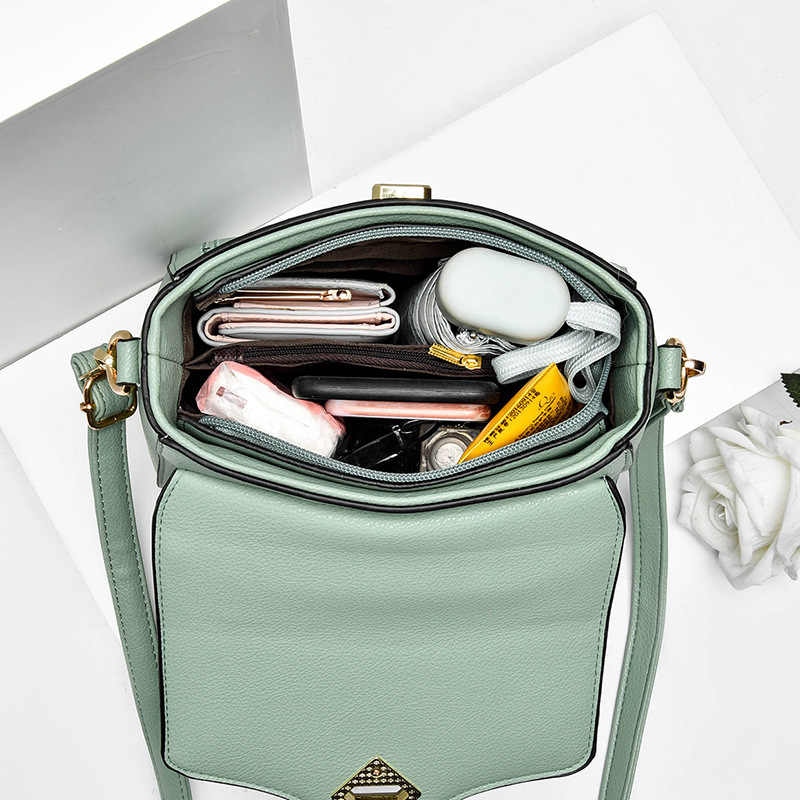 Bag Girl 2022 New Korean version women's crossbody bag, single-shoulder small square bag, handbag cross-border foreign trade women's bag consignment Application Scenario