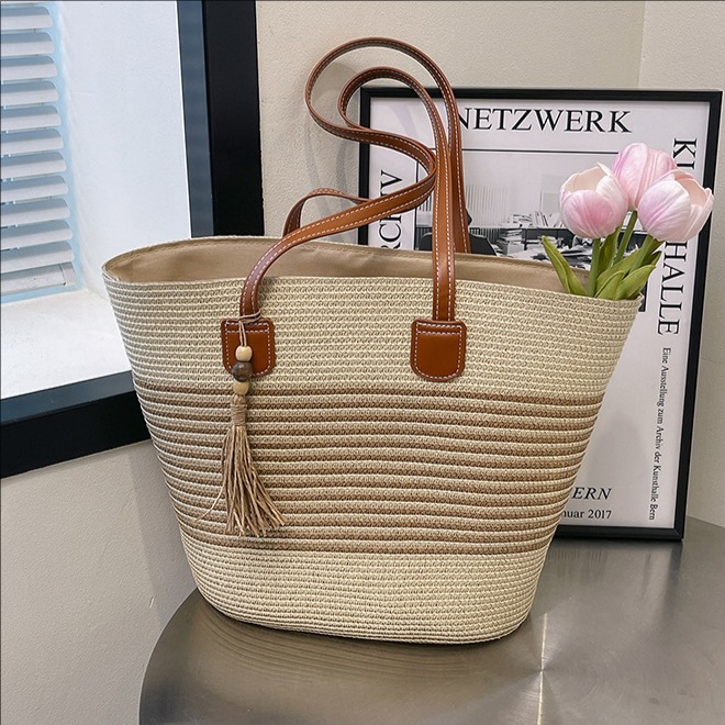 Summer trend hand-held straw woven bag, women's large-capacity woven single-shoulder tote bag, seaside vacation woven vegetable basket bag full figure