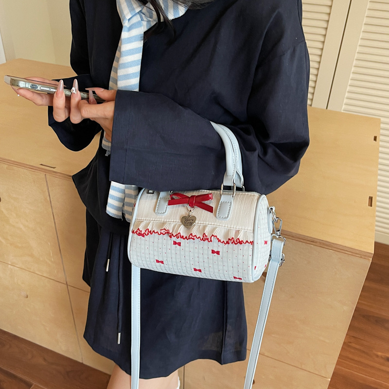2025 New style stylish handbag, cute bow single-shoulder bag, versatile casual pillow bag, trendy crossbody bag details Picture