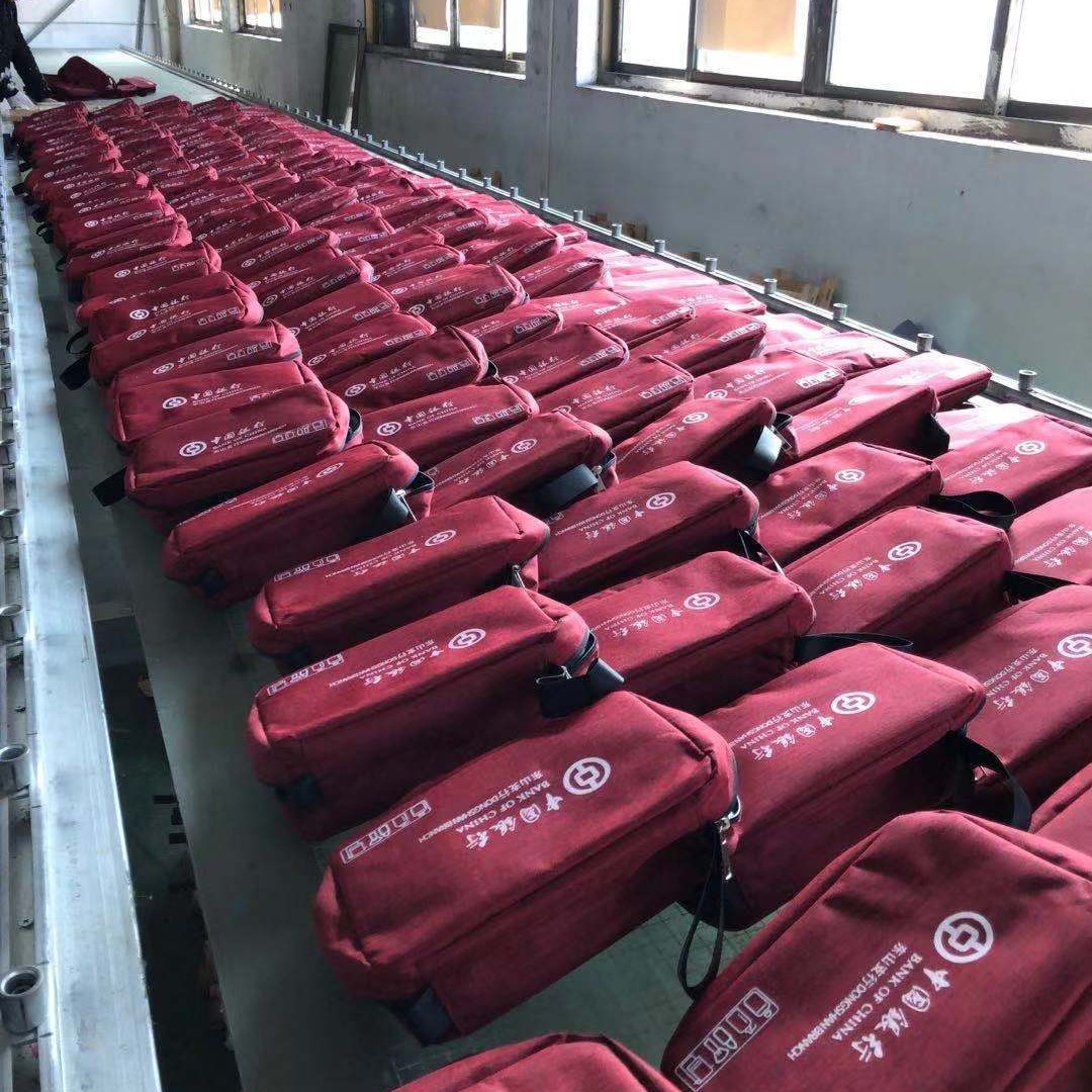 Customized links: Wabi-sabi style hand-held dry and wet toiletries bag, travel toiletries bag, storage bag, makeup bag customization Application Scenario