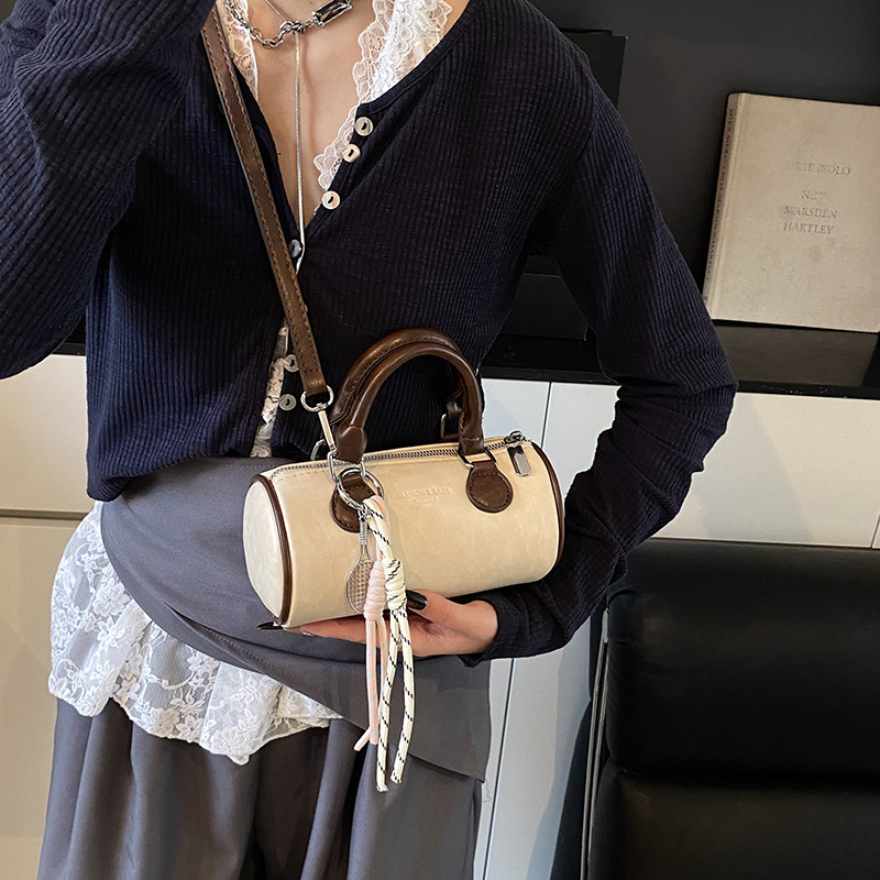 2025 Summer New simple and versatile handbag, women's retro color-blocking cylinder bag, high-quality single-shoulder crossbody bag Application Scenario