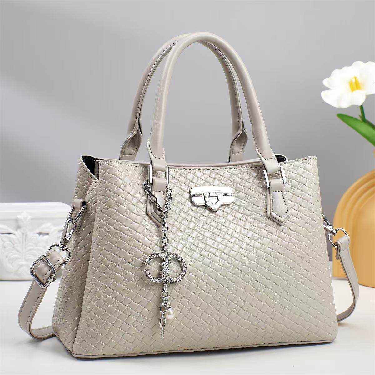 New woven fabric women's bag 2025, large capacity crossbody handbag, mom's bag, Valentine's Day gift details Picture