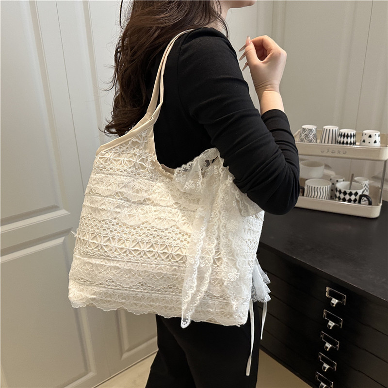 Korean niche gentle style casual vacation lace woven bag for women 2025 new high appearance level fairy-like beach bag details Picture