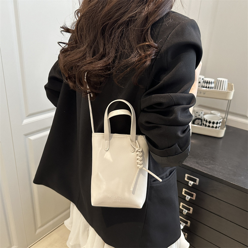 High-end and niche design women's 2025 new versatile hand-held small square bag, a small bag for holding mobile phones in summer Specification drawing