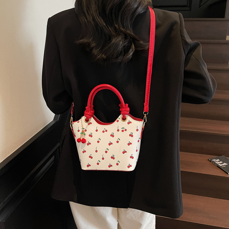 Hong Kong-style retro design bag 2025 new trendy and fashionable cherry print crossbody bucket bag with contrasting color texture single-shoulder bag Specification drawing