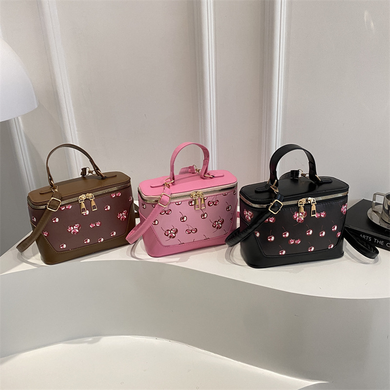 Cross-border Trend 2025 Summer New Cherry hand-held bill of lading shoulder crossbody bag, large capacity shopping bag, commuter box bag Application Scenario